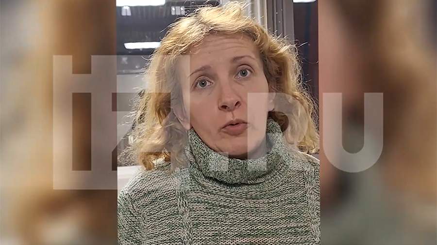Женщина с тремя детьми поселилась в подъезде дома в Москве Женщина с тремя детьми поселилась в подъезде дома в Москве
